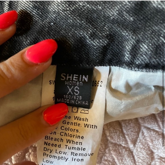 Shein jean shorts - Picture 3 of 3